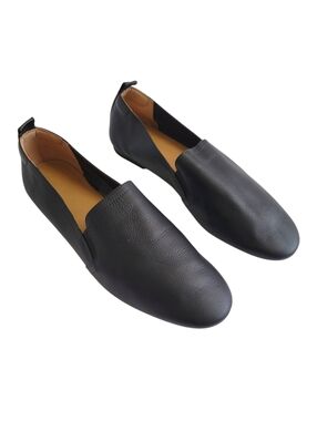 Everlane Black Leather Slip-On Flats Minimalist Chic Comfort Size 9.5